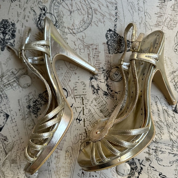 BCBG Paris open toe high heels size 6 - Picture 3 of 16